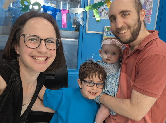 Amalia est avec sa famille