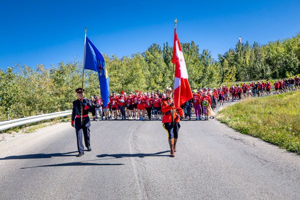 2023 Richarson Wealth Kidney March avec plus de 400 marcheurs et membres d'équipage, leurs familles, leurs amis et leurs sympathisants.